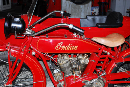 Indian mit Beiwagen Foto einer Indian mit Beiwagen von der Seite